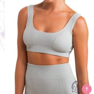 Pastel green boutique active set